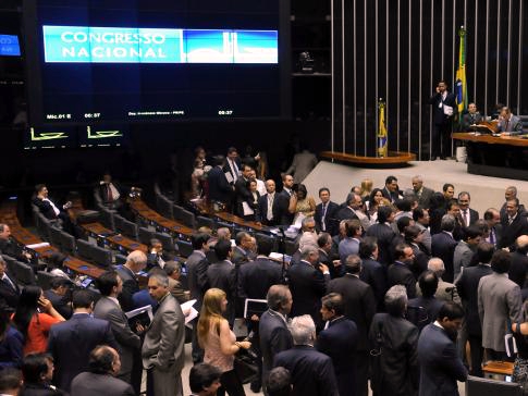 Congresso aprova orçamento da União para 2014 em R$ 2,48 trilhões de reais – R$ 724 será o valor do novo salário mínimo oramento 2014